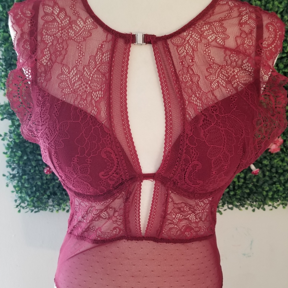 Fashion nova lace bodysuit - Picture 5 of 7
